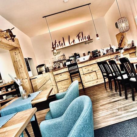 Hotel Le Filou Hille Bagian luar foto