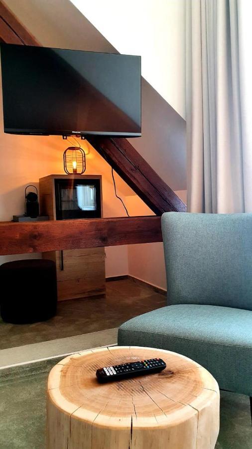 Hotel Le Filou Hille Bagian luar foto