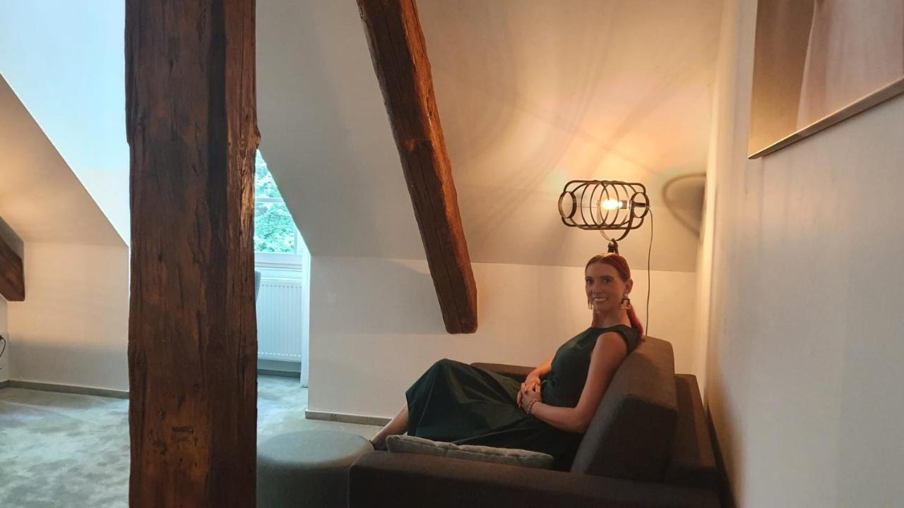 Hotel Le Filou Hille Bagian luar foto