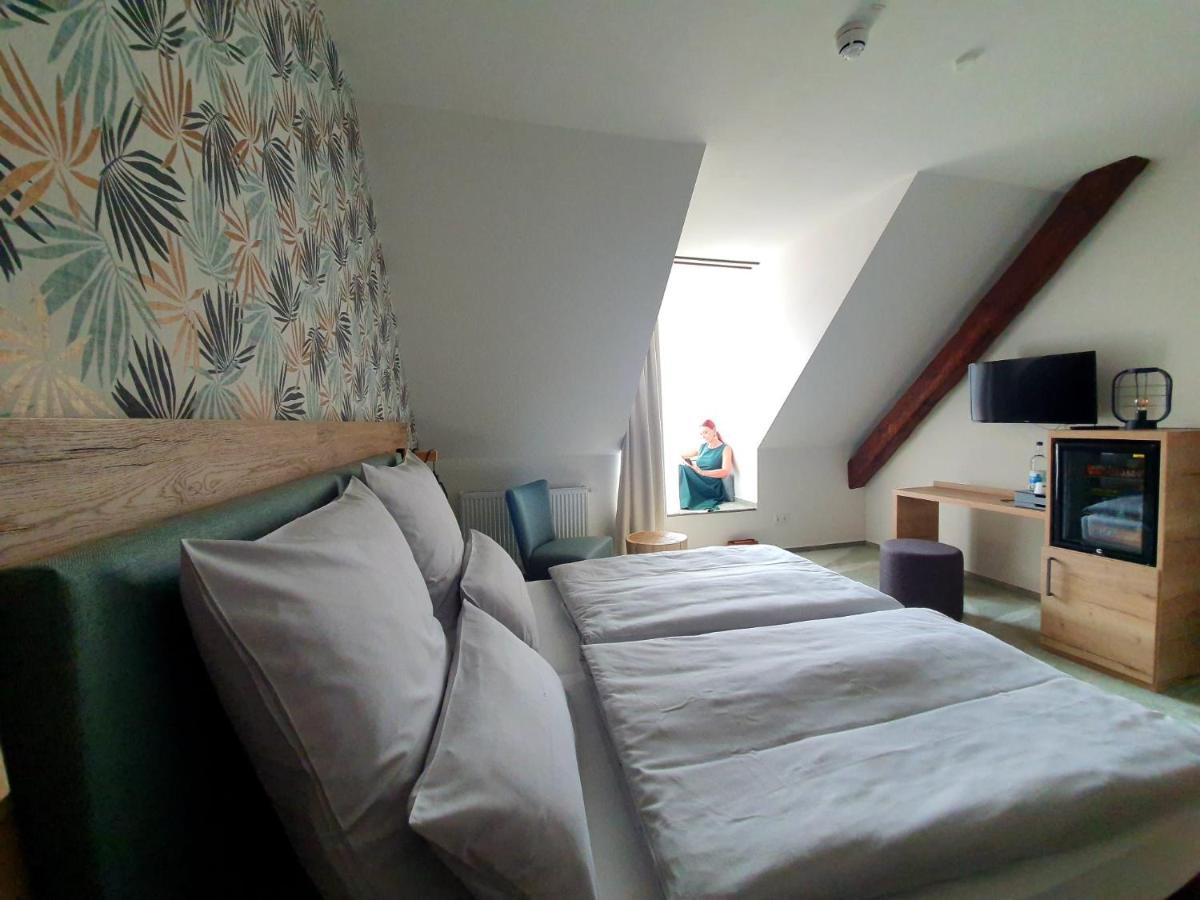 Hotel Le Filou Hille Bagian luar foto