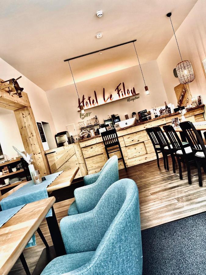 Hotel Le Filou Hille Bagian luar foto