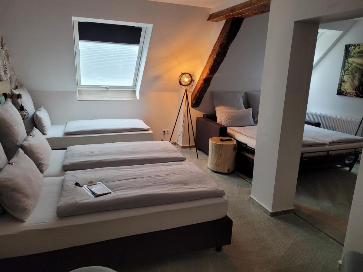 Hotel Le Filou Hille Bagian luar foto