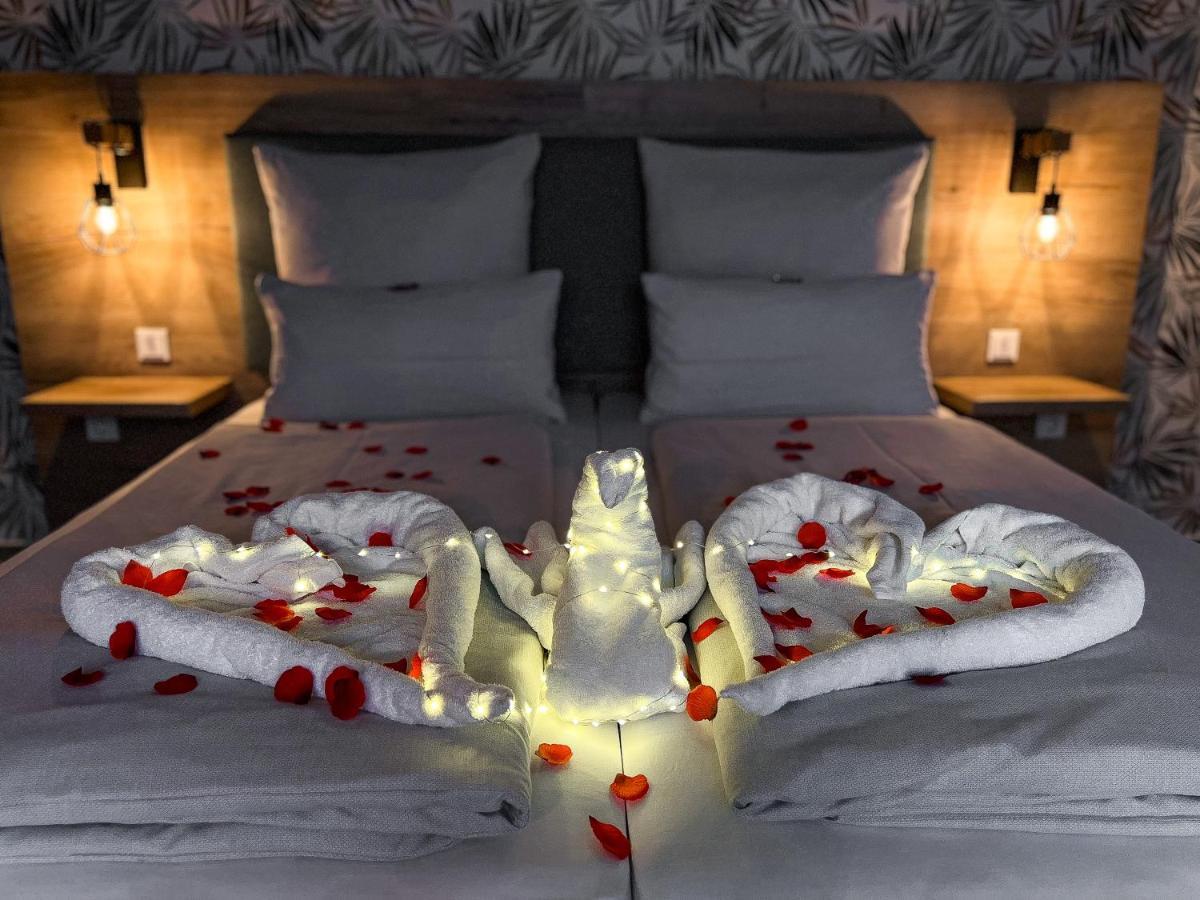 Hotel Le Filou Hille Bagian luar foto